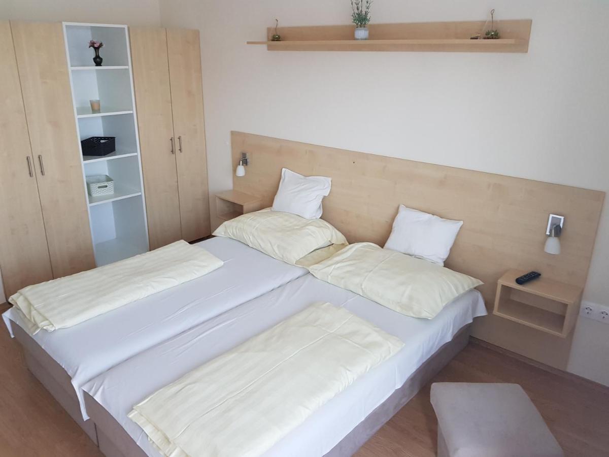 Szaloky Apartmanhaz Gyenesdias Ngoại thất bức ảnh